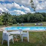 Les Cabanes De Hébergement de vacances *