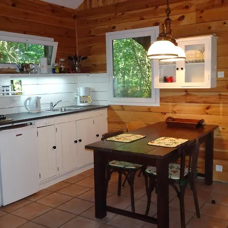Сasa de vacaciones Les Cabanes De Rouffignac Saint-Cernin