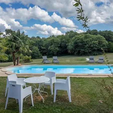 Les Cabanes De Holiday home *