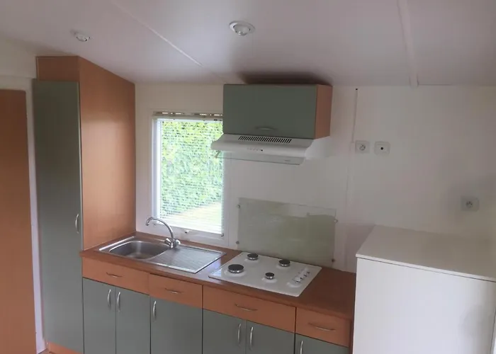 Les Cabanes De Hébergement de vacances *