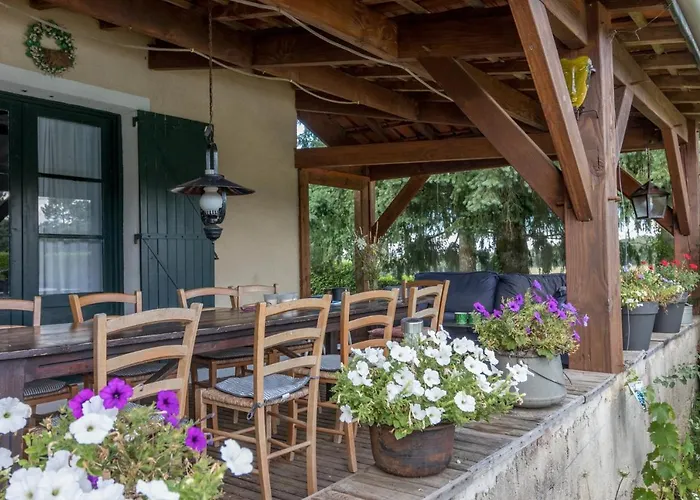 Les Cabanes De Hébergement de vacances *