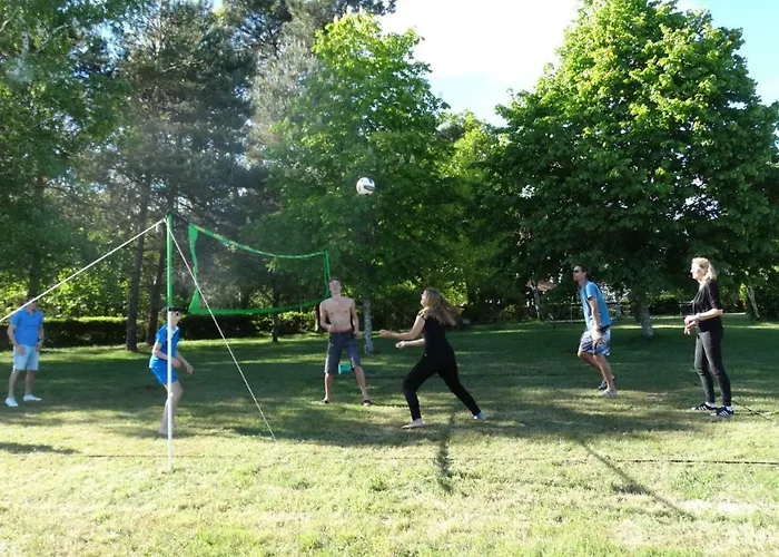 Les Cabanes De Hébergement de vacances Rouffignac-Saint-Cernin-de-Reilhac