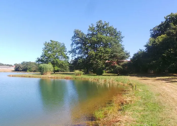Les Cabanes De Hébergement de vacances *